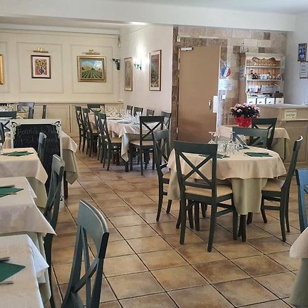 Auberge Les Aromes Grasse Buitenkant foto