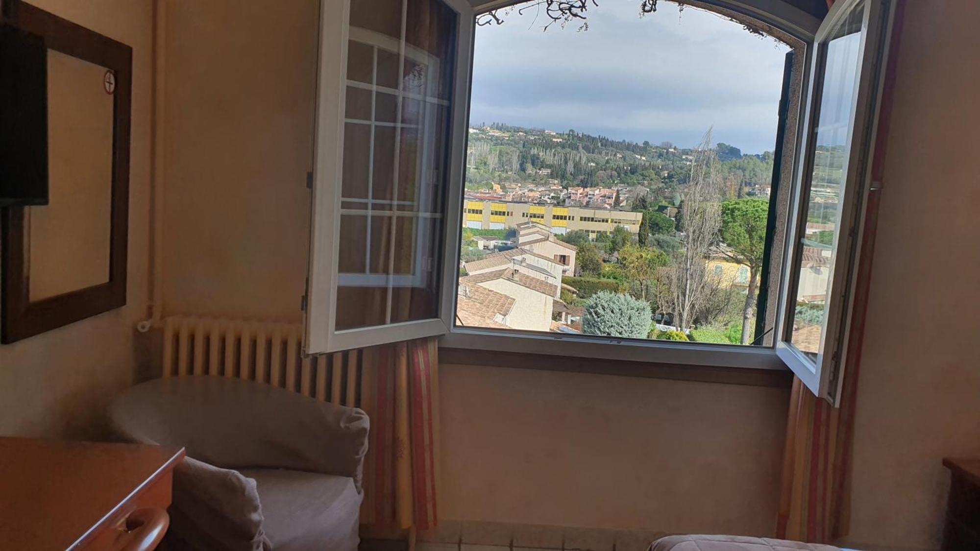 Auberge Les Aromes Grasse Buitenkant foto