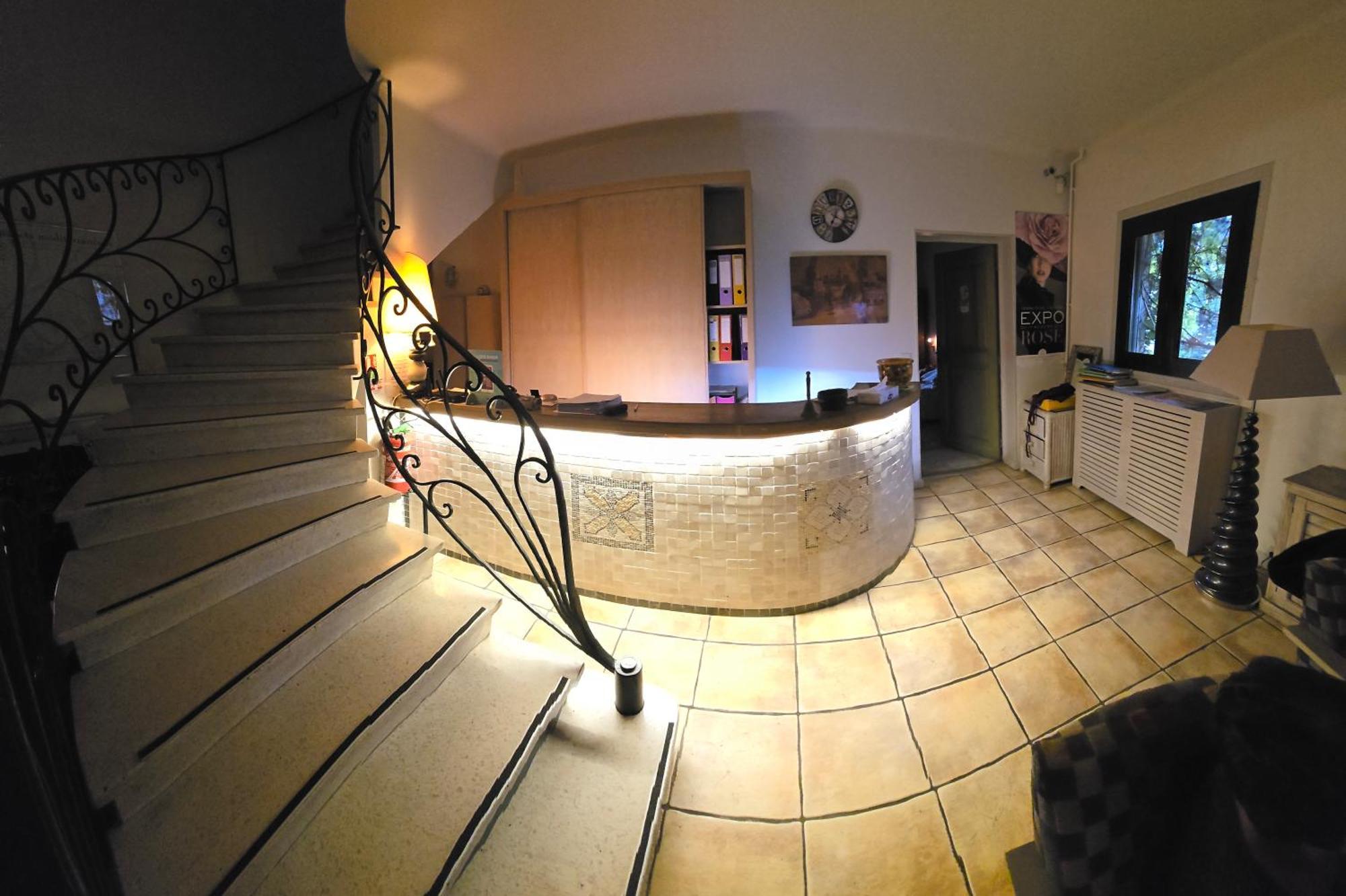 Auberge Les Aromes Grasse Buitenkant foto