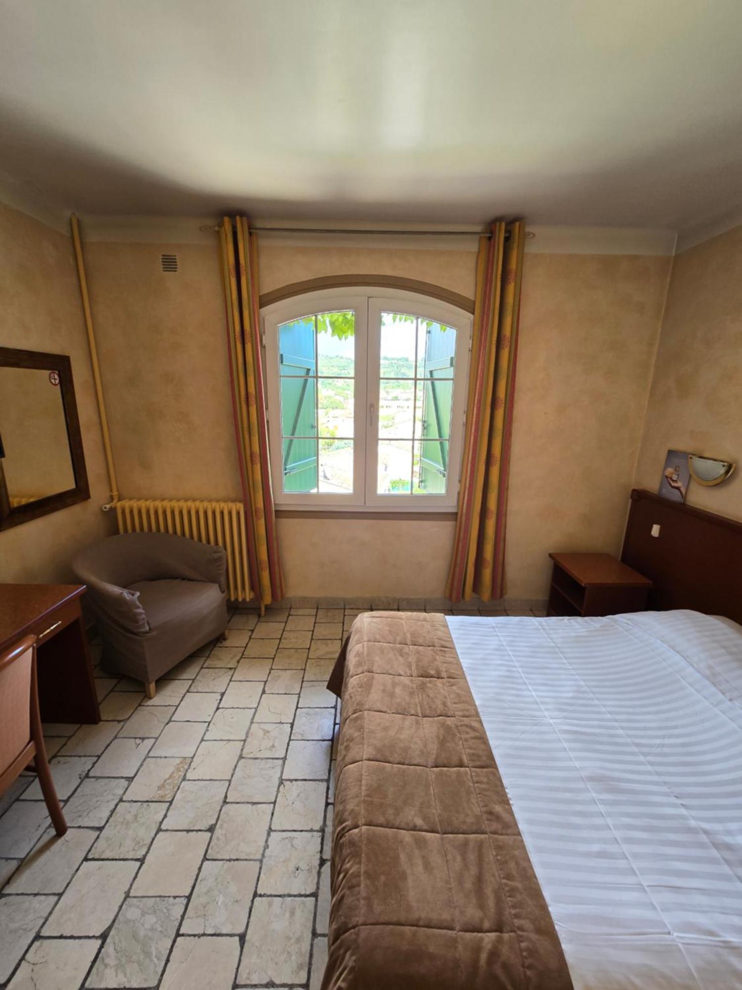 Auberge Les Aromes Grasse Buitenkant foto