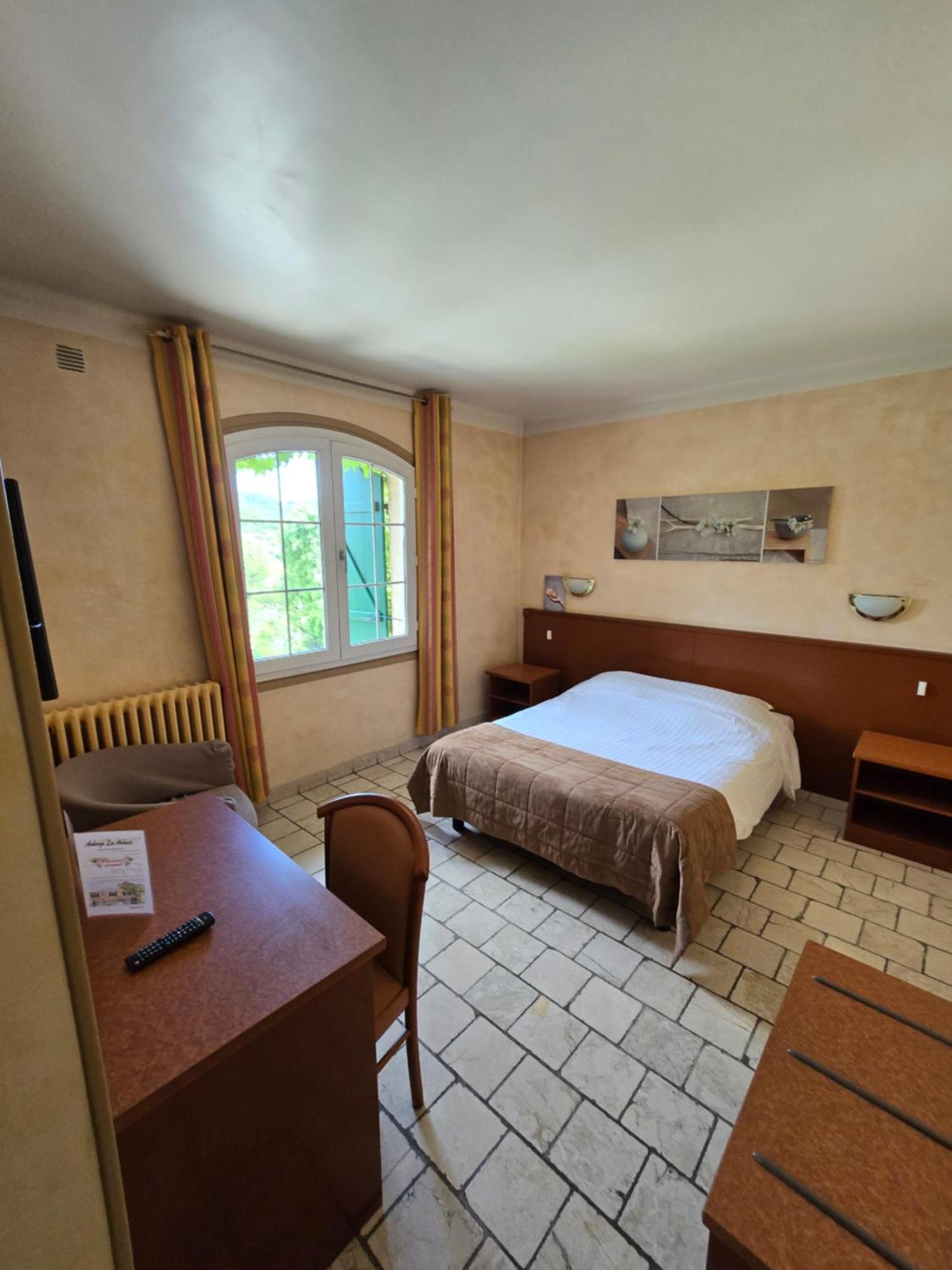 Auberge Les Aromes Grasse Buitenkant foto