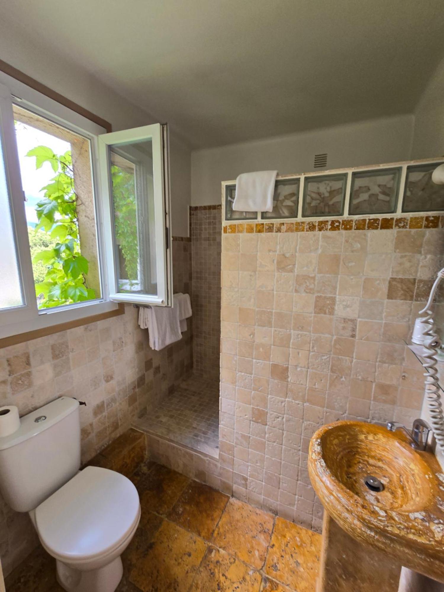 Auberge Les Aromes Grasse Buitenkant foto