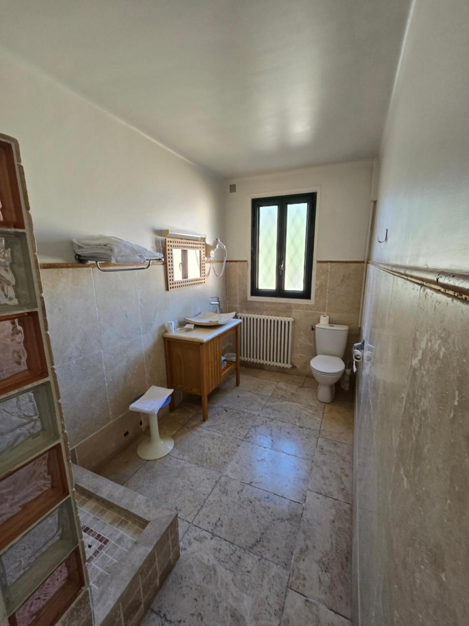 Auberge Les Aromes Grasse Buitenkant foto