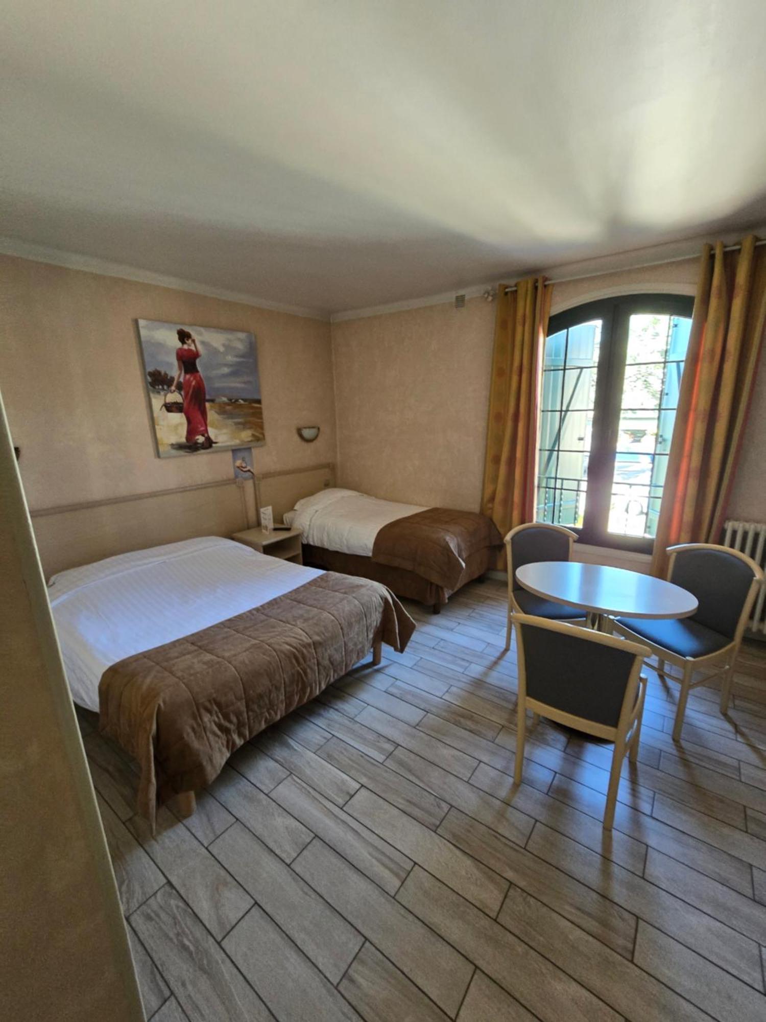 Auberge Les Aromes Grasse Buitenkant foto