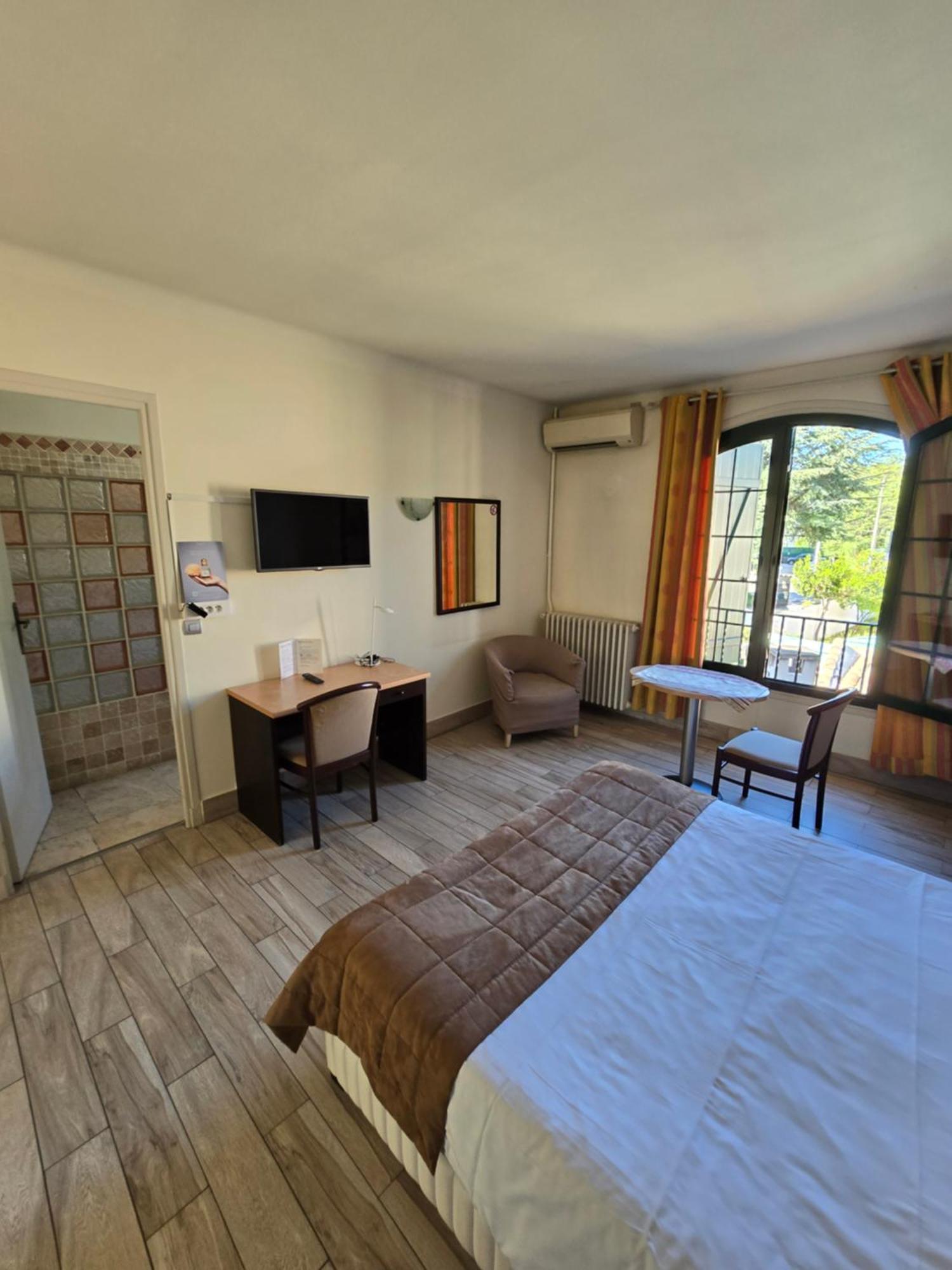 Auberge Les Aromes Grasse Buitenkant foto