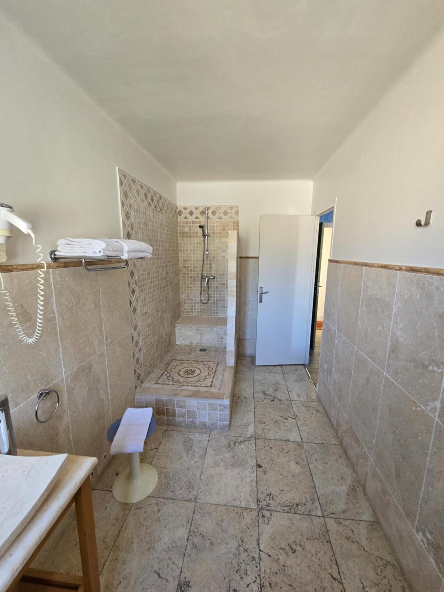 Auberge Les Aromes Grasse Buitenkant foto