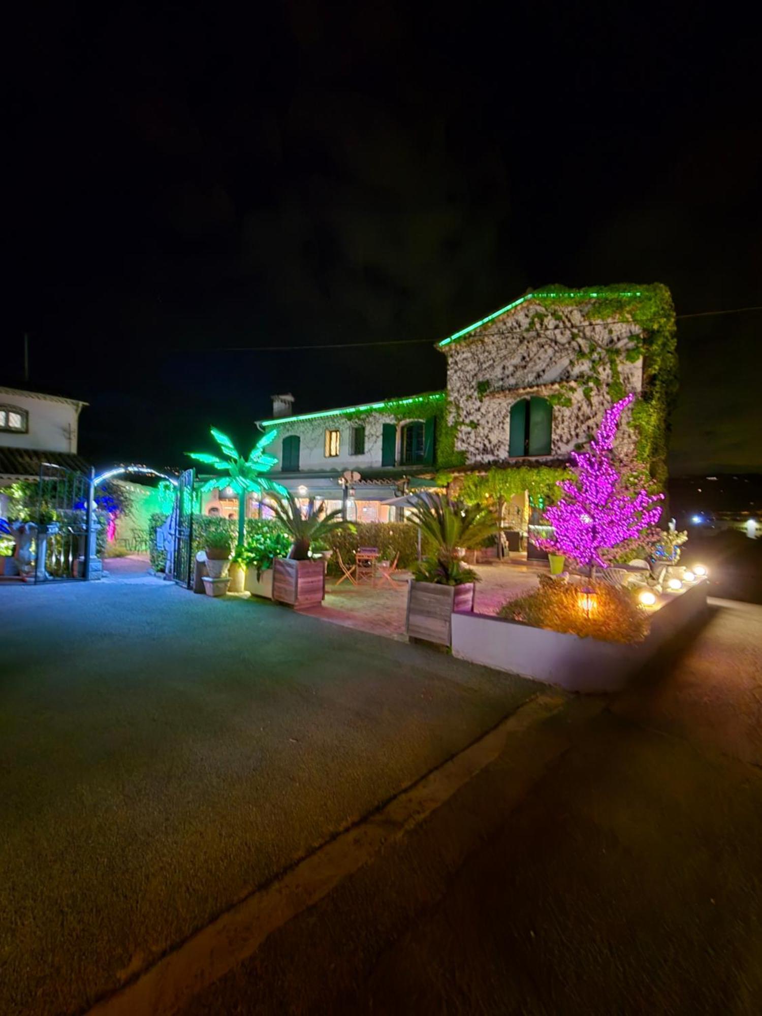 Auberge Les Aromes Grasse Buitenkant foto