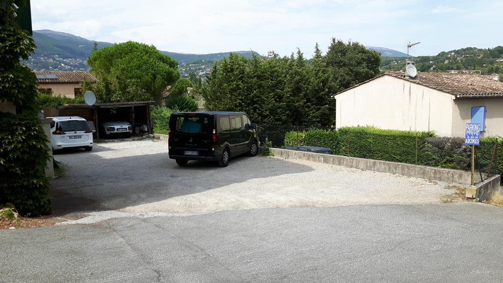 Auberge Les Aromes Grasse Buitenkant foto